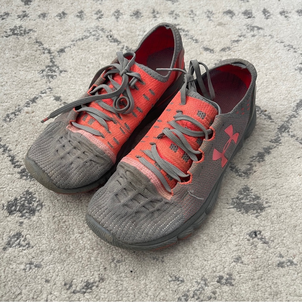 Under Armour women’s Gray and coral Running Shoes 8